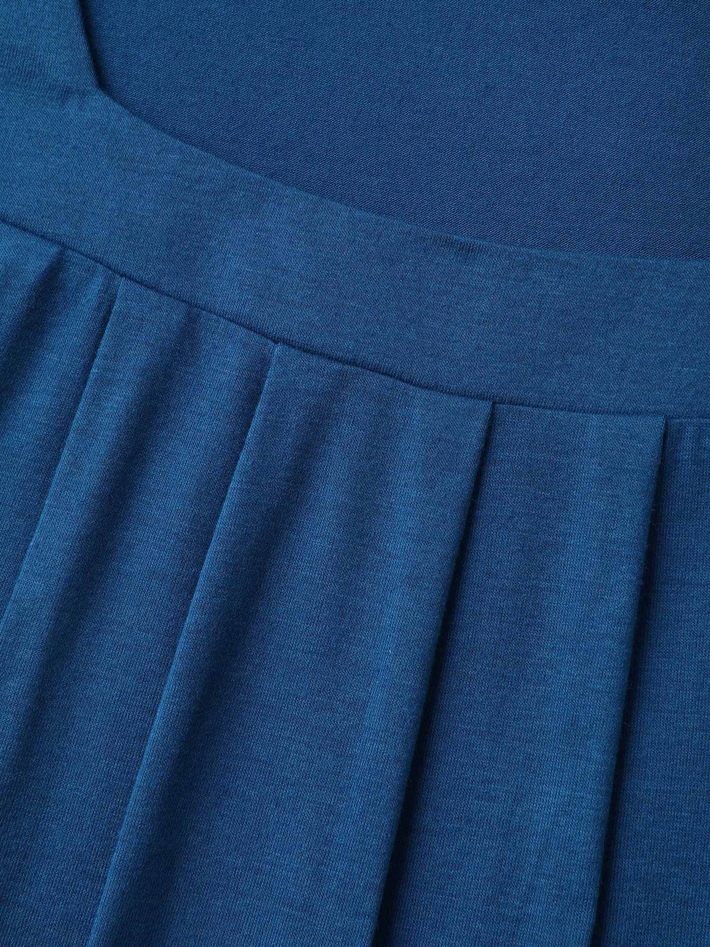 Leafy Printed Hem Pleated Sleeveless Top