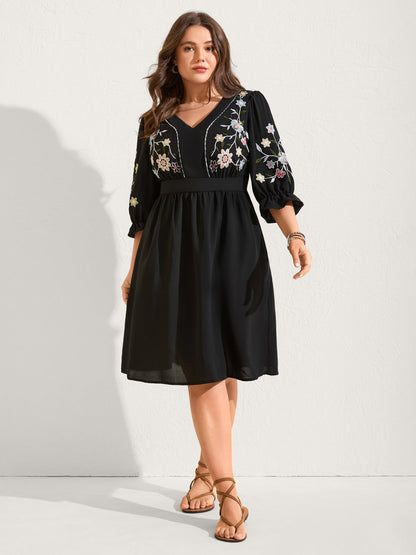 Floral Embroidered V-Neck Pockets Knee Dress