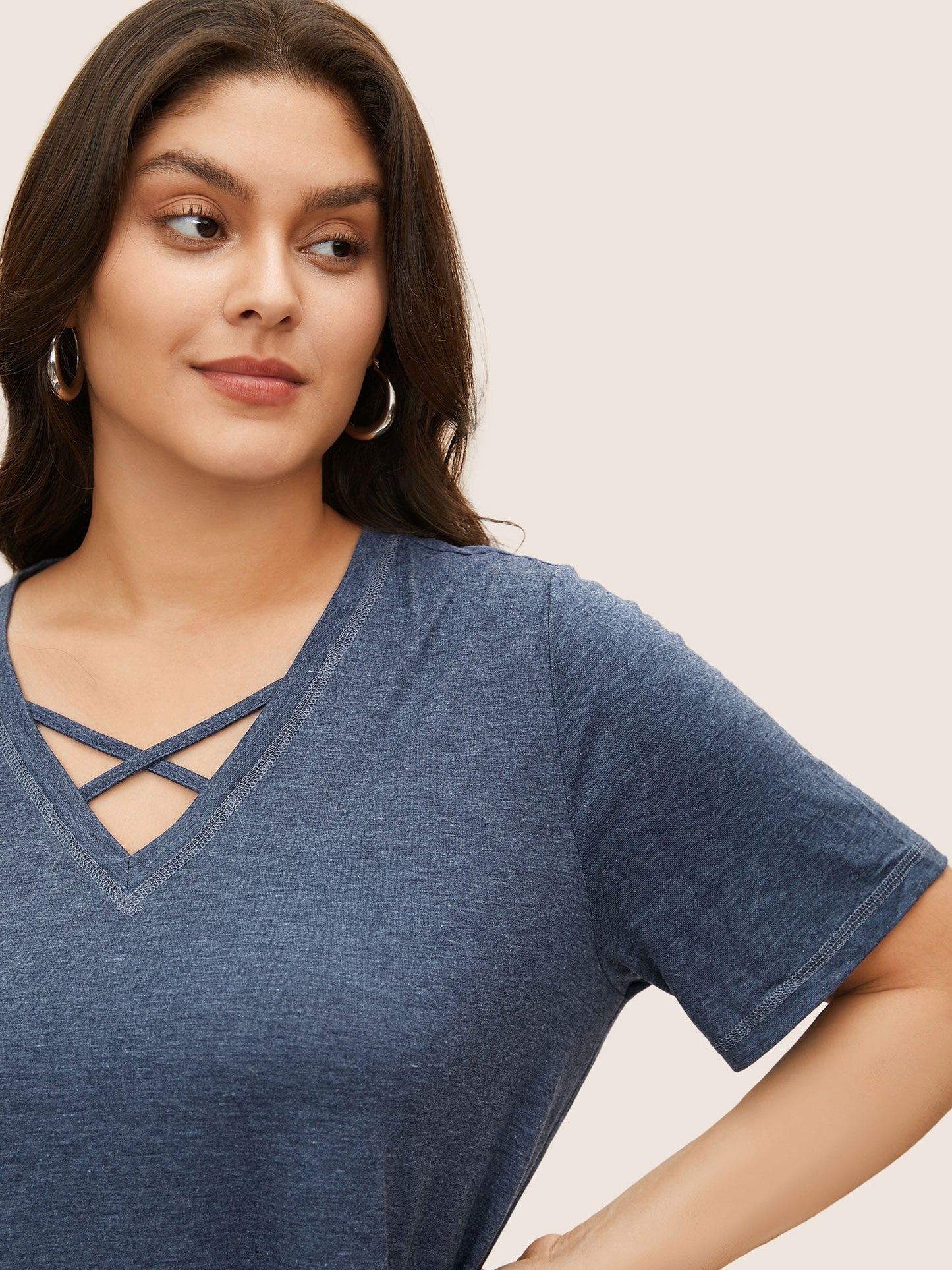 Solid Crisscross Neck Contrast Stitch T-shirt