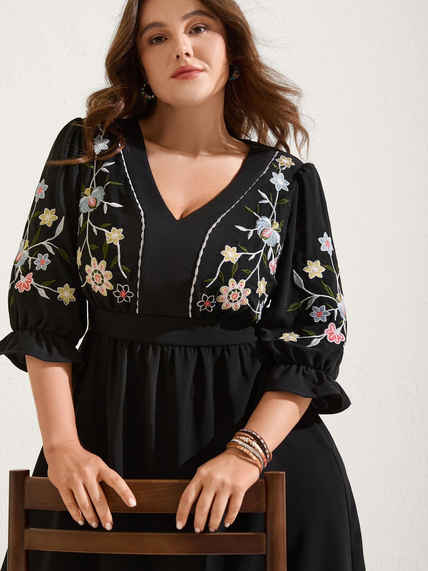 Floral Embroidered V-Neck Pockets Knee Dress