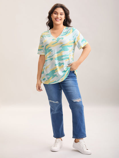 Camouflage Print V-Neck Curvy T-Shirt
