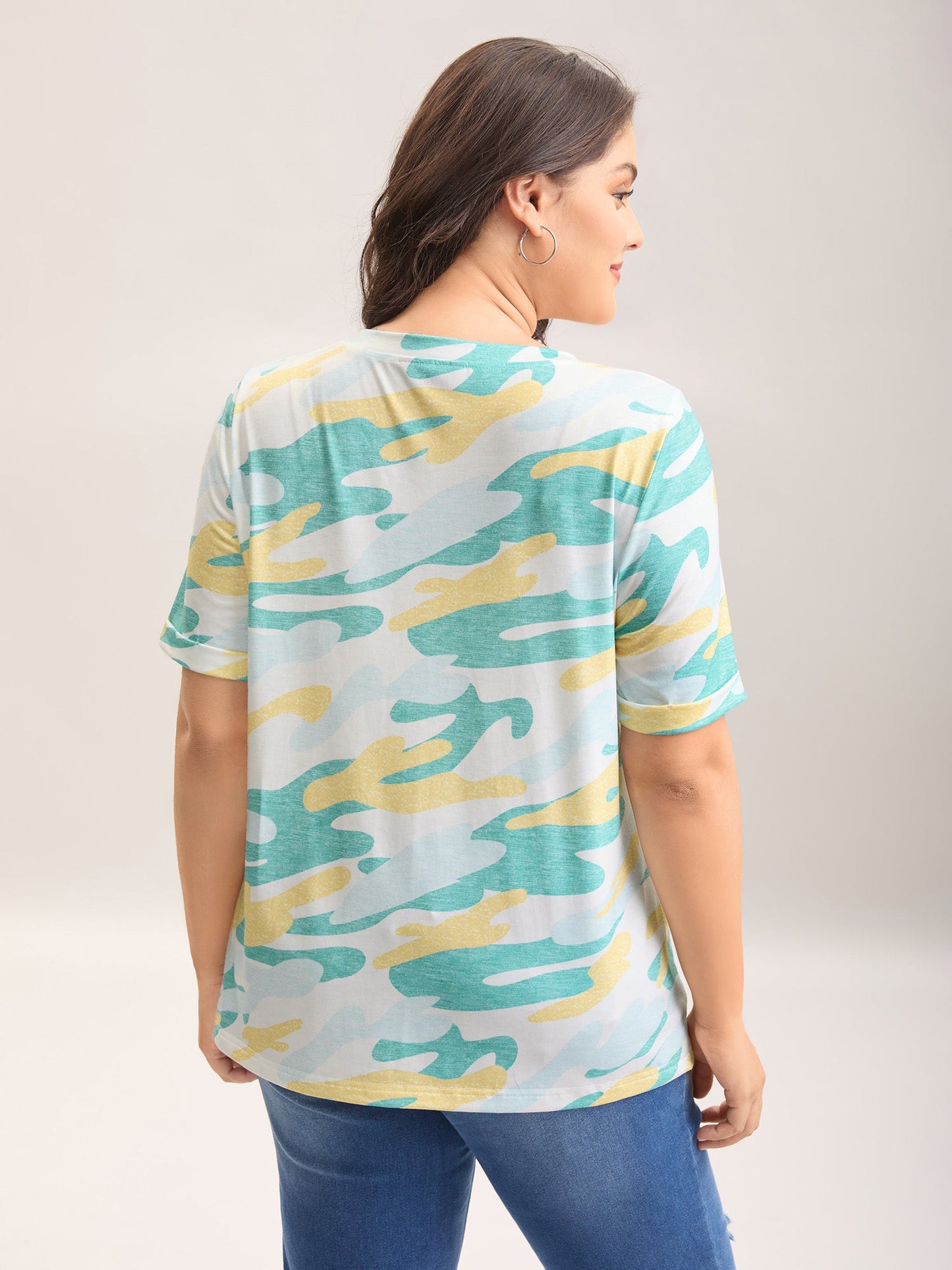 Camouflage Print V-Neck Curvy T-Shirt