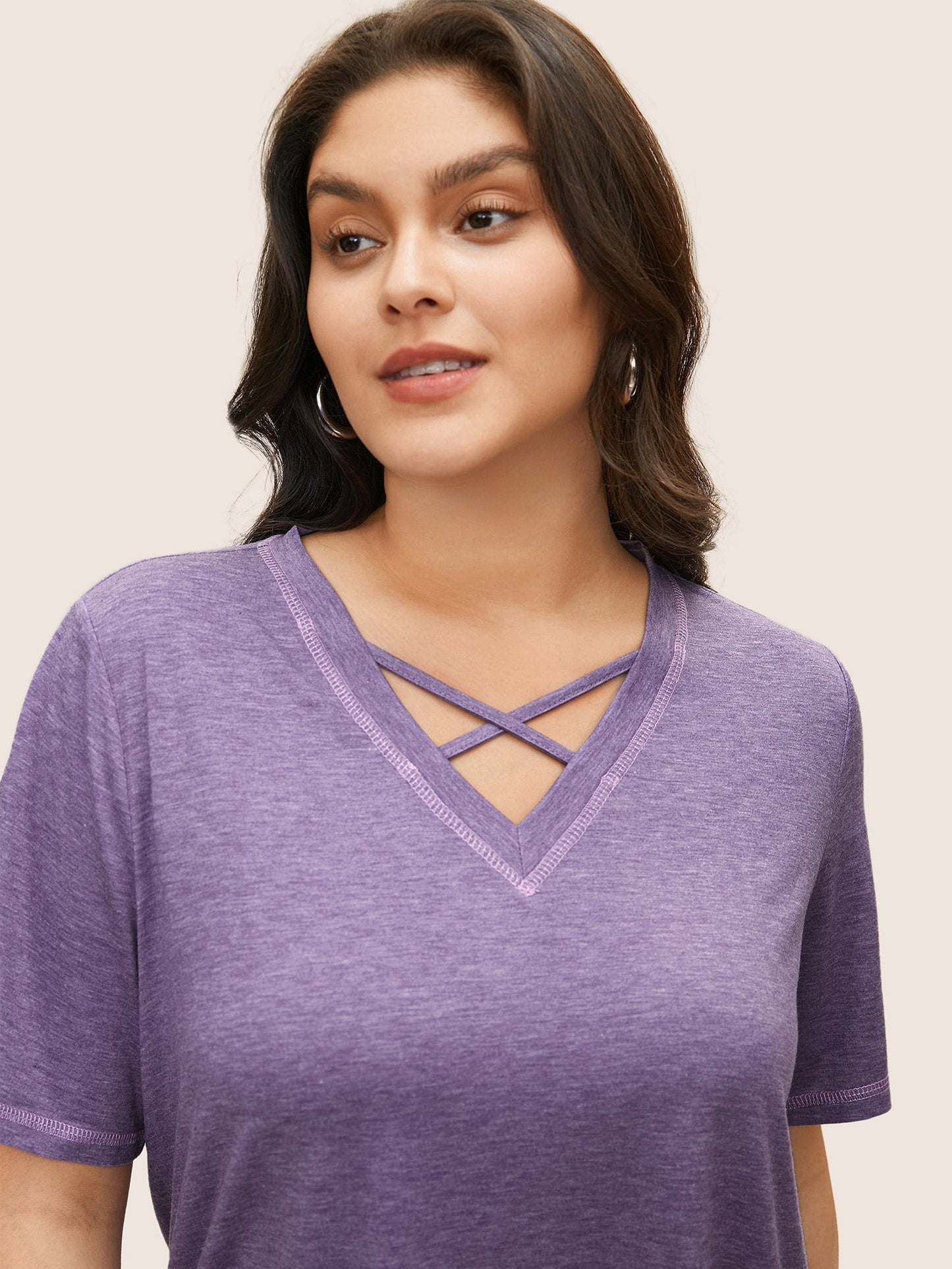 Solid Crisscross Neck Contrast Stitch T-shirt