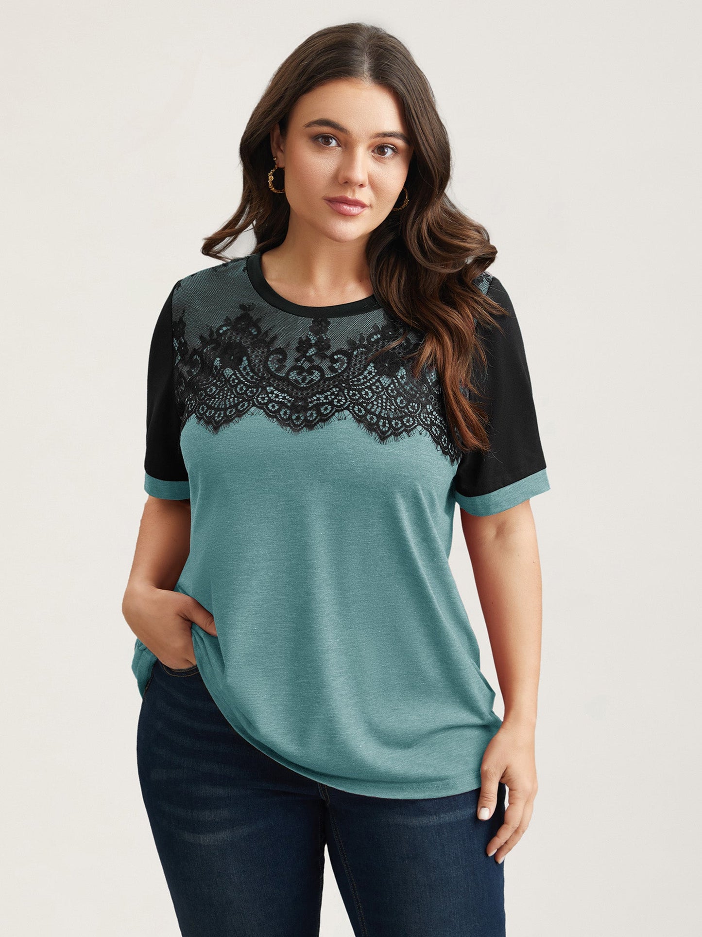 Stretchy Scalloped Lace Color Contrast T-Shirt