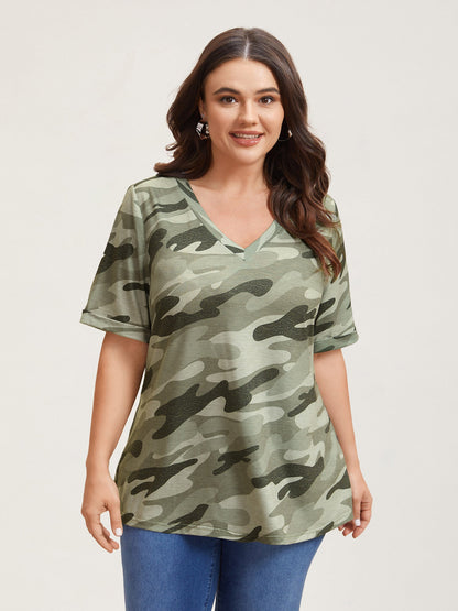 Camouflage Print V-Neck Curvy T-Shirt