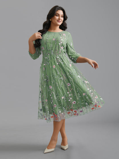 Floral Embroidered Elastic Waist Lined Midi Dress