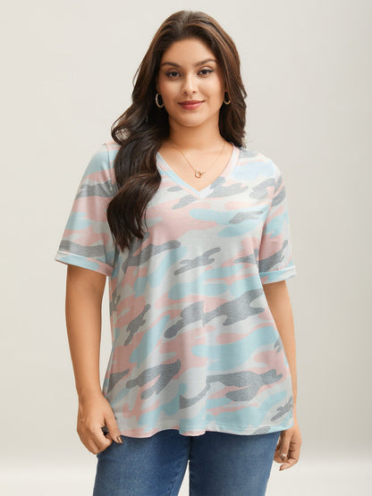Camouflage Print V-Neck Curvy T-Shirt