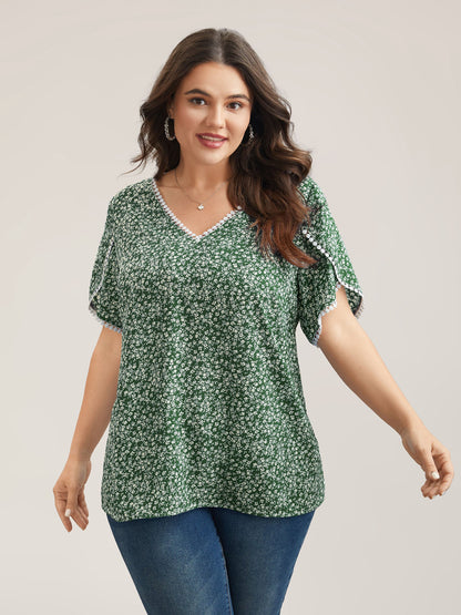 Petal Sleeve Floral Lace Spliced Shirt