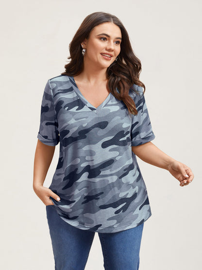 Camouflage Print V-Neck Curvy T-Shirt