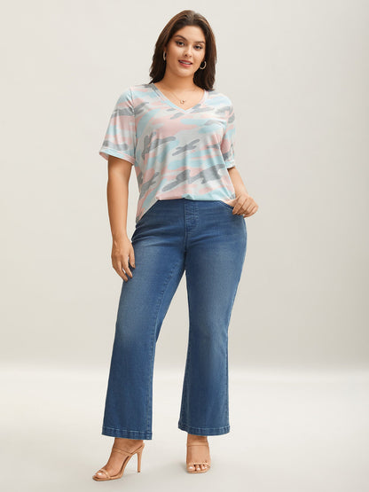 Camouflage Print V-Neck Curvy T-Shirt