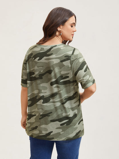 Camouflage Print V-Neck Curvy T-Shirt