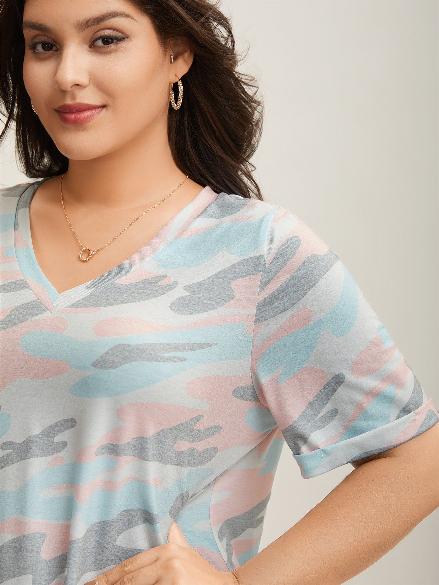 Camouflage Print V-Neck Curvy T-Shirt