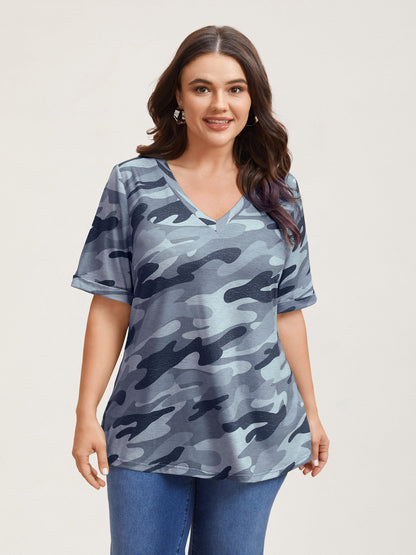 Camouflage Print V-Neck Curvy T-Shirt