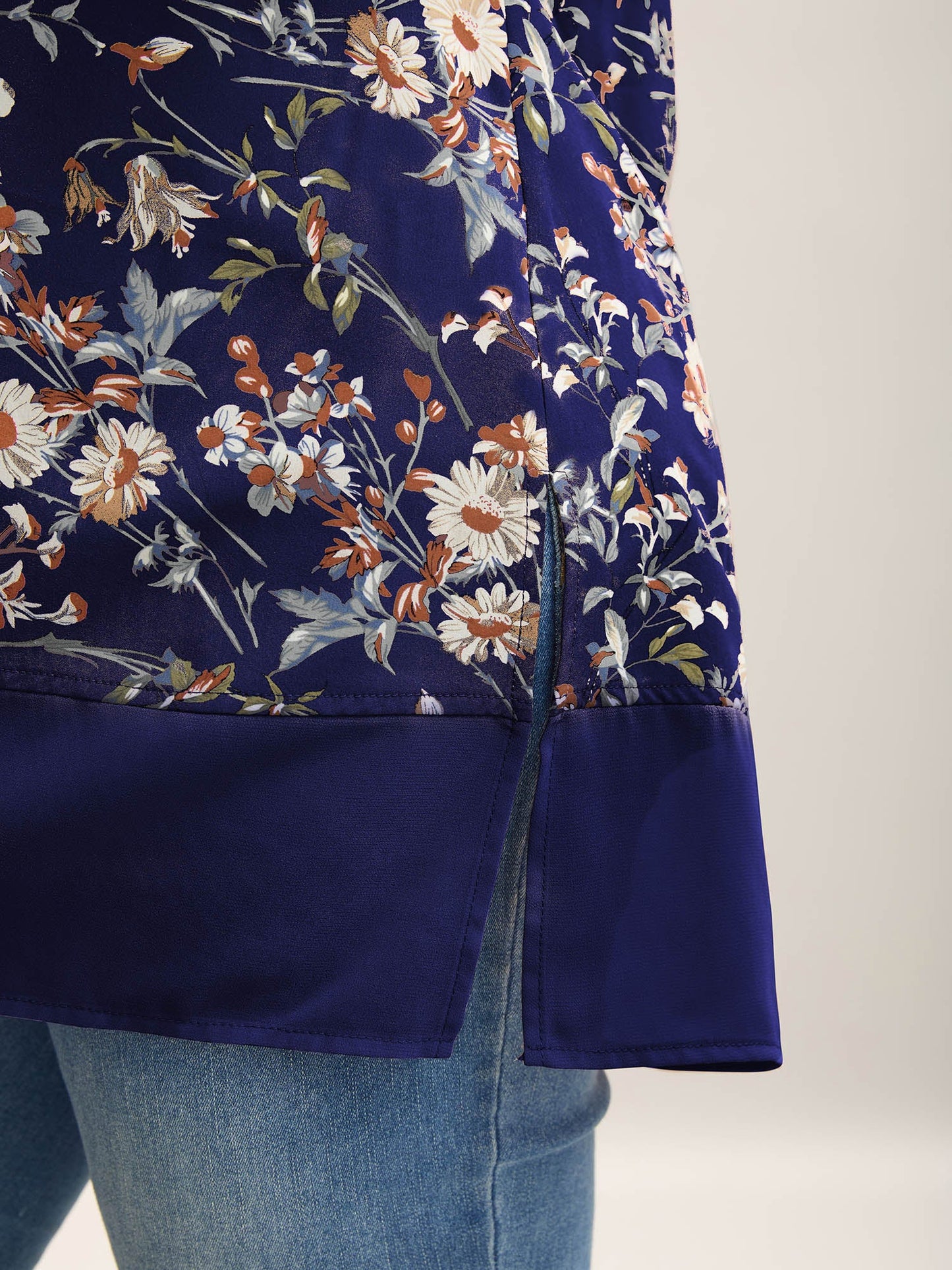 Garden Print Spliced V-Neck Blouse