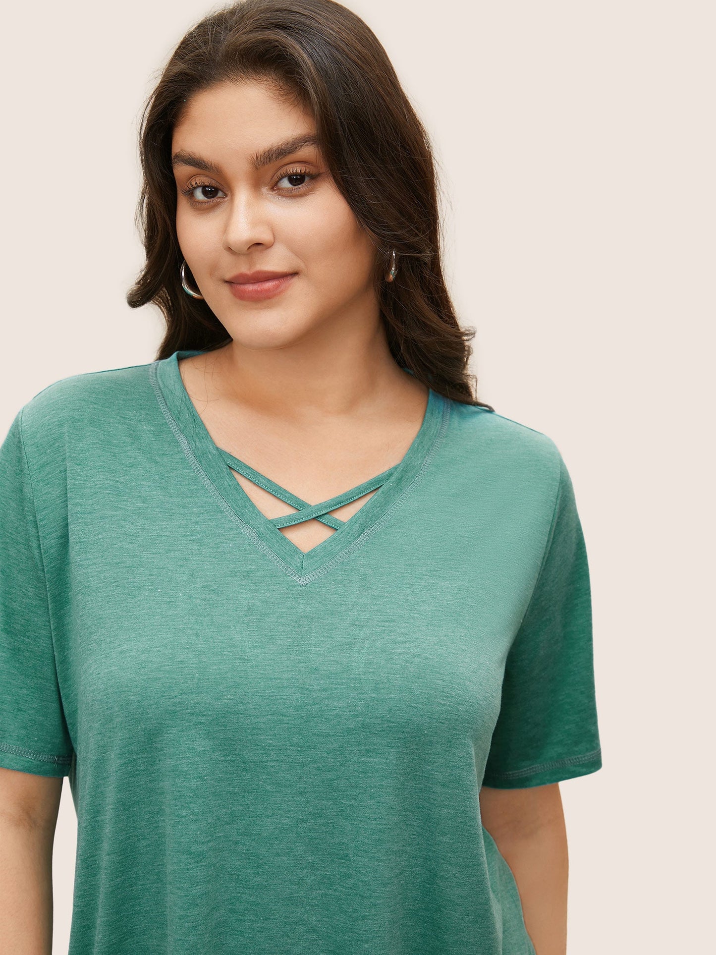 Solid Crisscross Neck Contrast Stitch T-shirt
