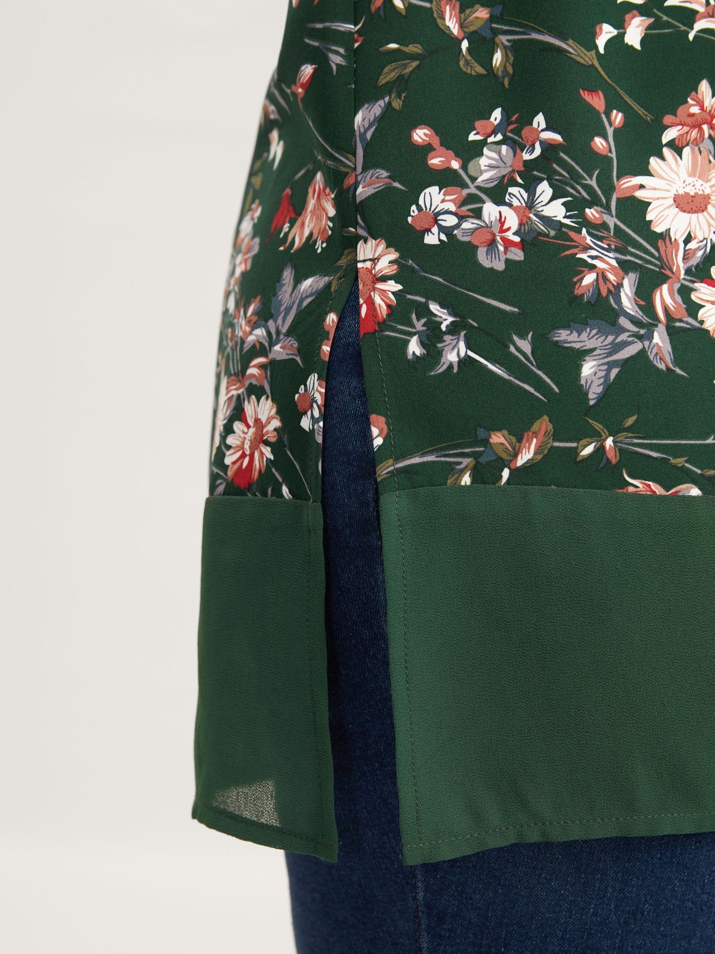 Garden Print Spliced V-Neck Blouse