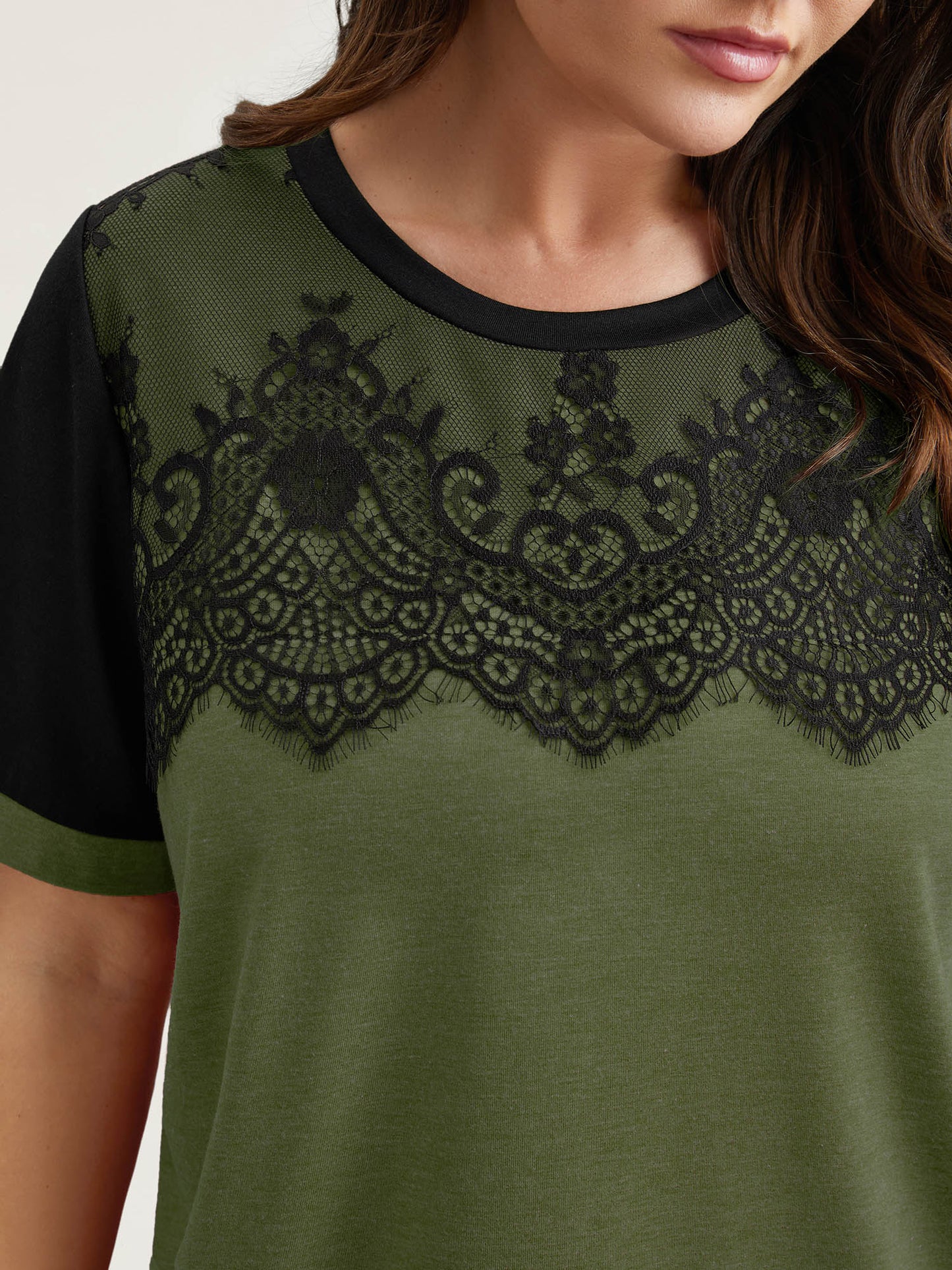 Stretchy Scalloped Lace Color Contrast T-Shirt