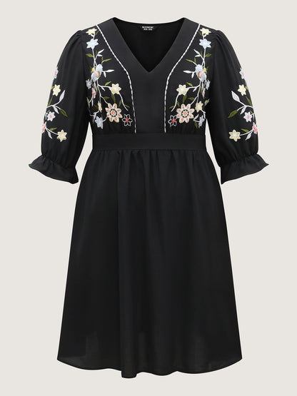 Floral Embroidered V-Neck Pockets Knee Dress