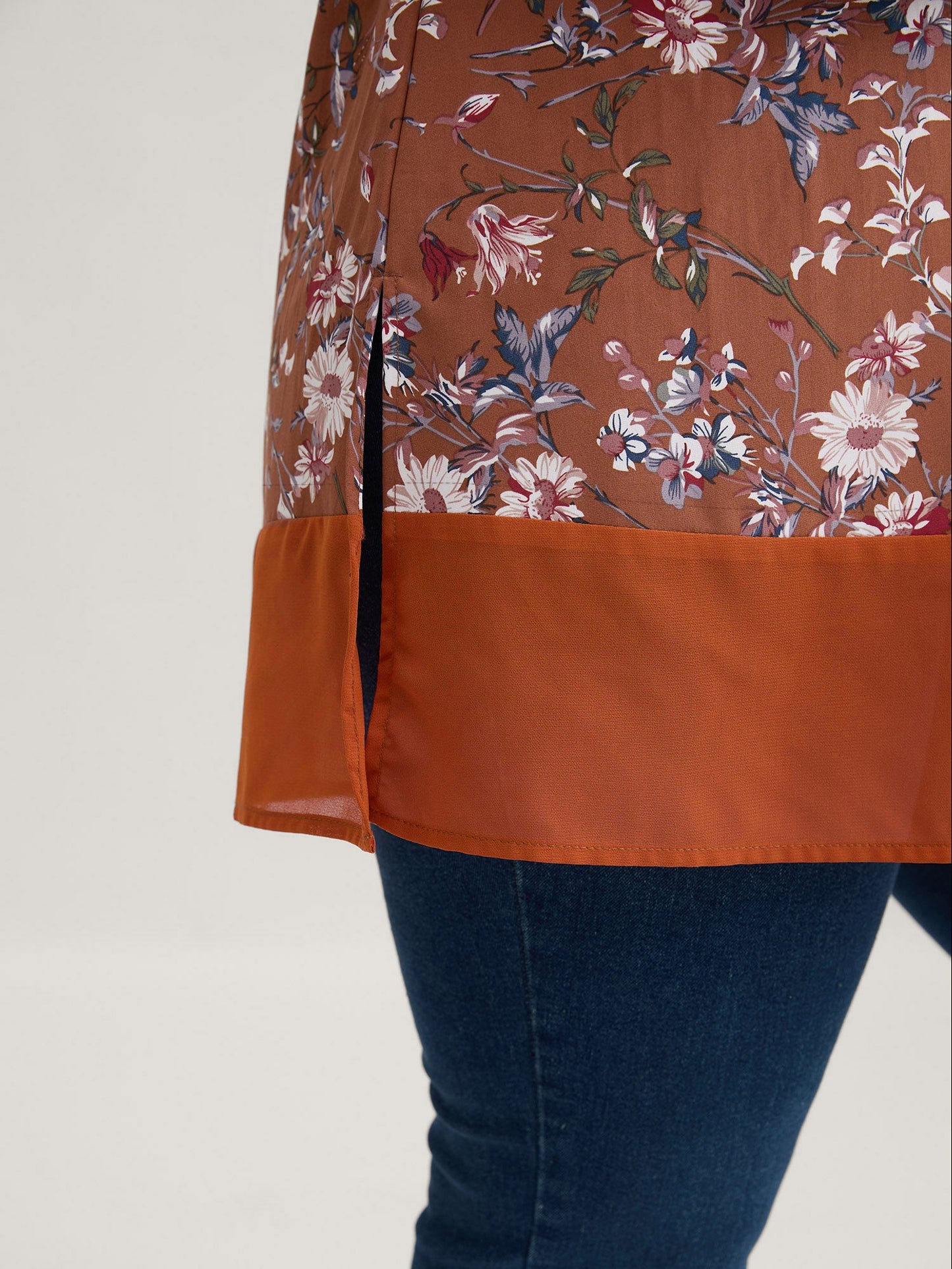 Garden Print Spliced V-Neck Blouse