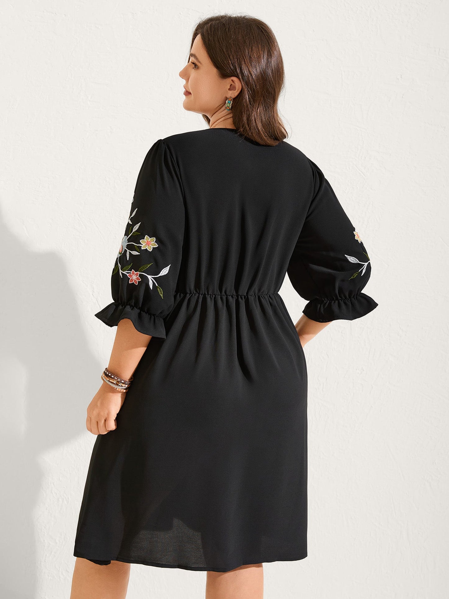 Floral Embroidered V-Neck Pockets Knee Dress