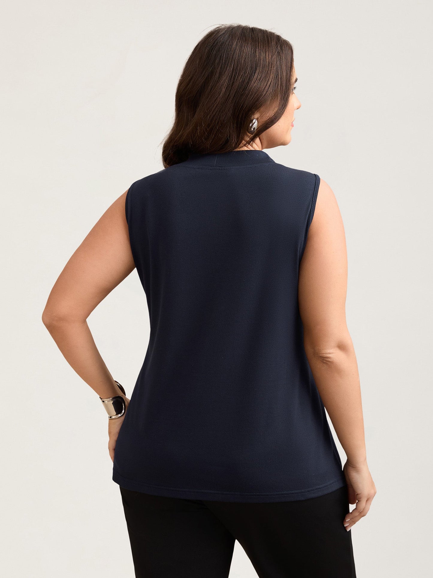 Knotted Neckline Fitted Sleeveless Blouse