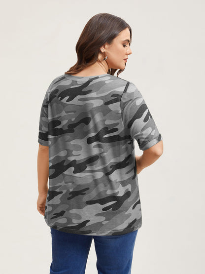 Camouflage Print V-Neck Curvy T-Shirt