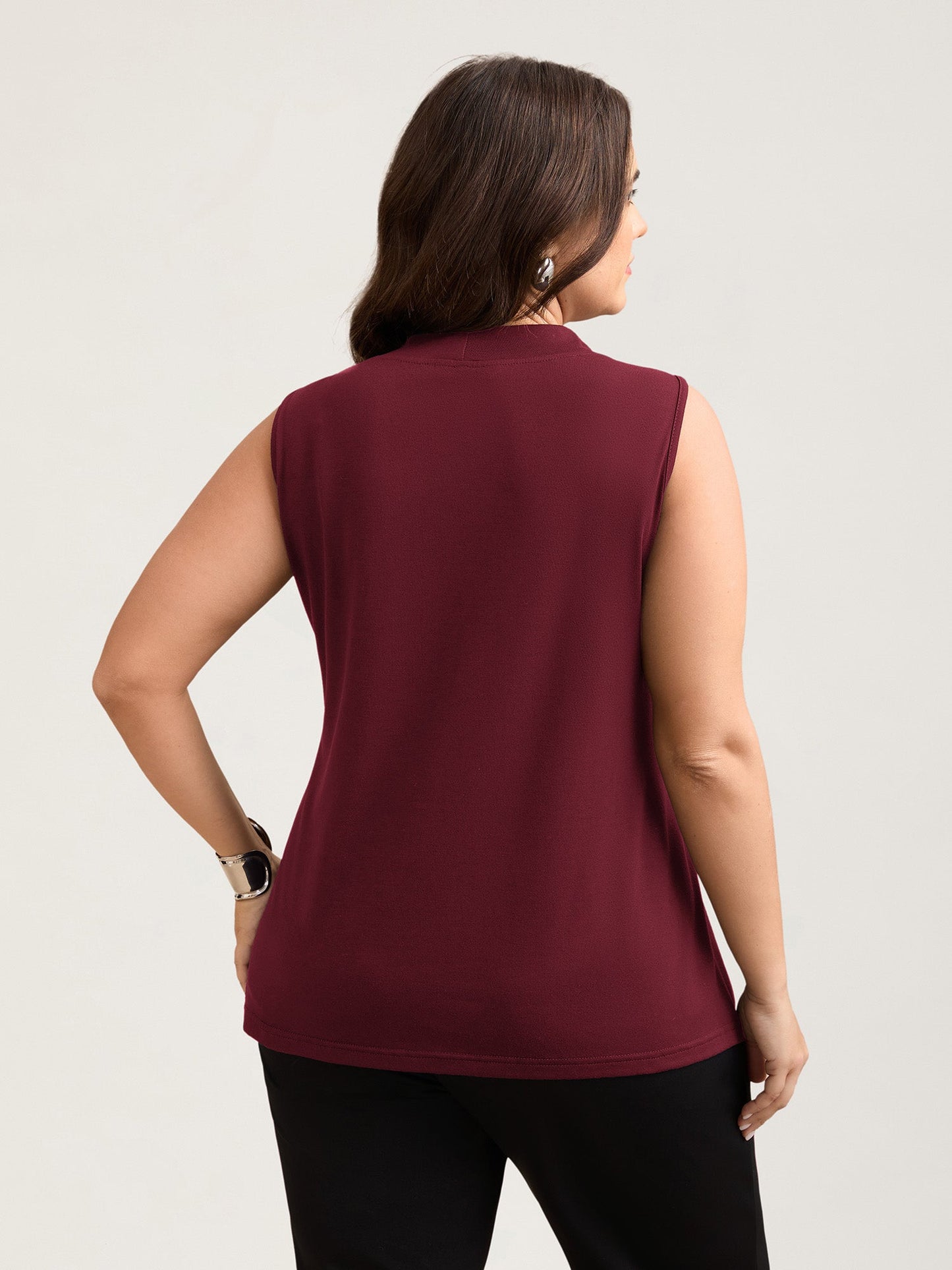 Knotted Neckline Fitted Sleeveless Blouse