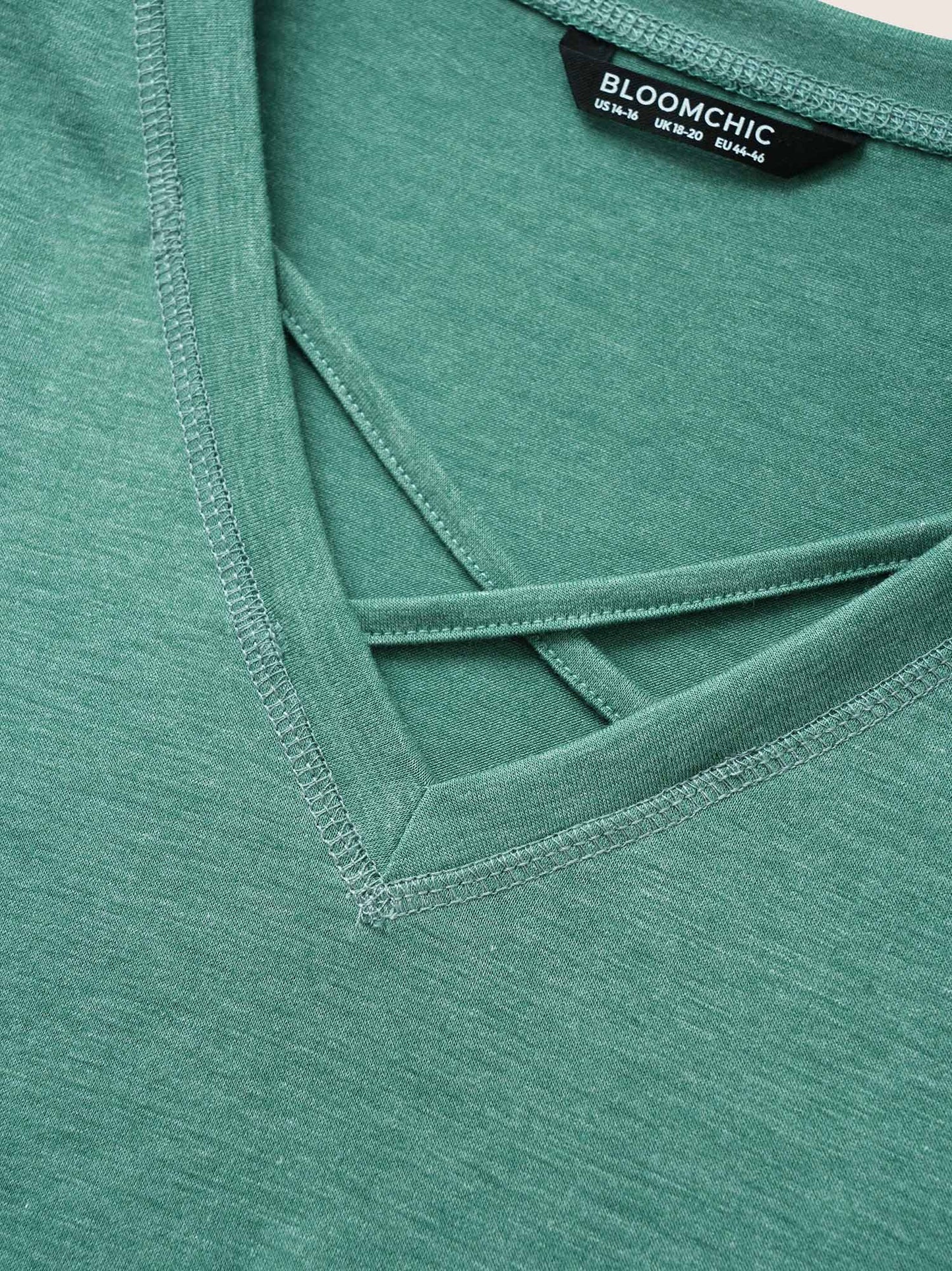 Solid Crisscross Neck Contrast Stitch T-shirt